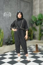 اورال دو تکه زرنوش زنانه در رنگ کرم روشن با طراحی خاص