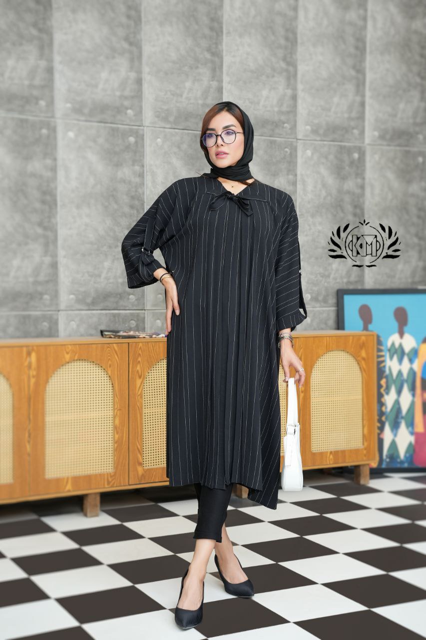 مانتو مدل تینا کد ۵۰۹ با پارچه حریر نخ دیپلمات مشکی