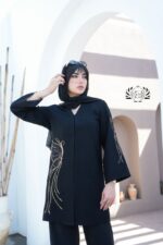 مانتو کوتاه مشکی خاتون با قد ۹۰ سانتی‌متر